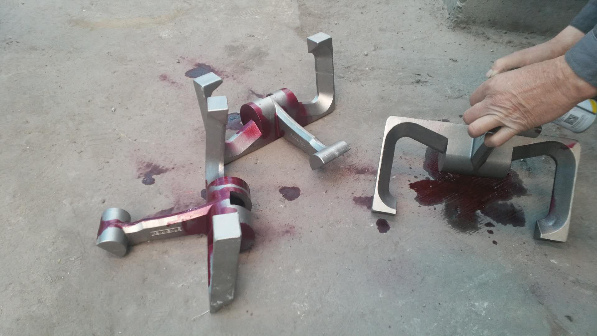 NDT dye penetrant testing on casting