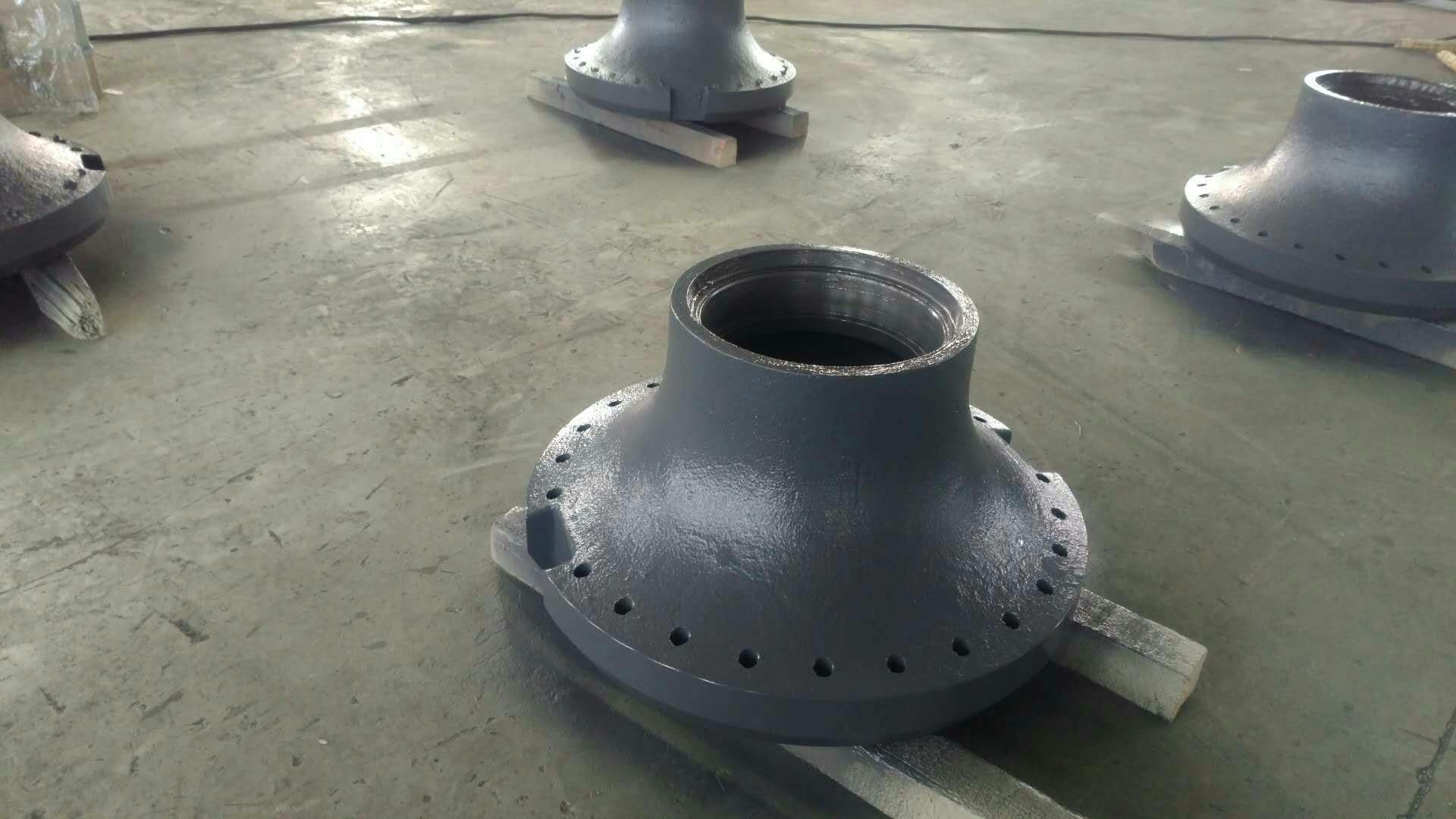 Carbon steel casting with large cylindrical bore