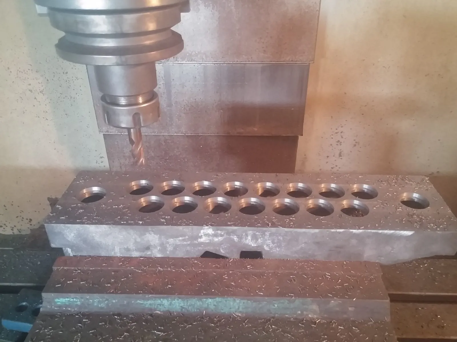 Gray iron manifold CNC-bearbejdning on mill