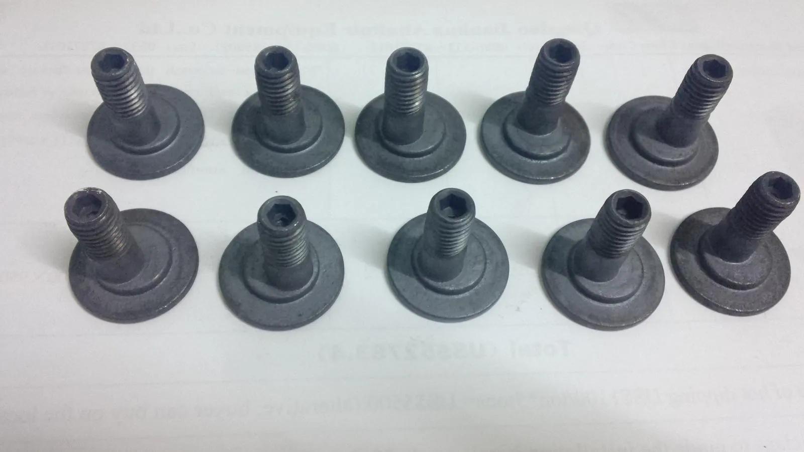 Sänksmidda flänsbultar