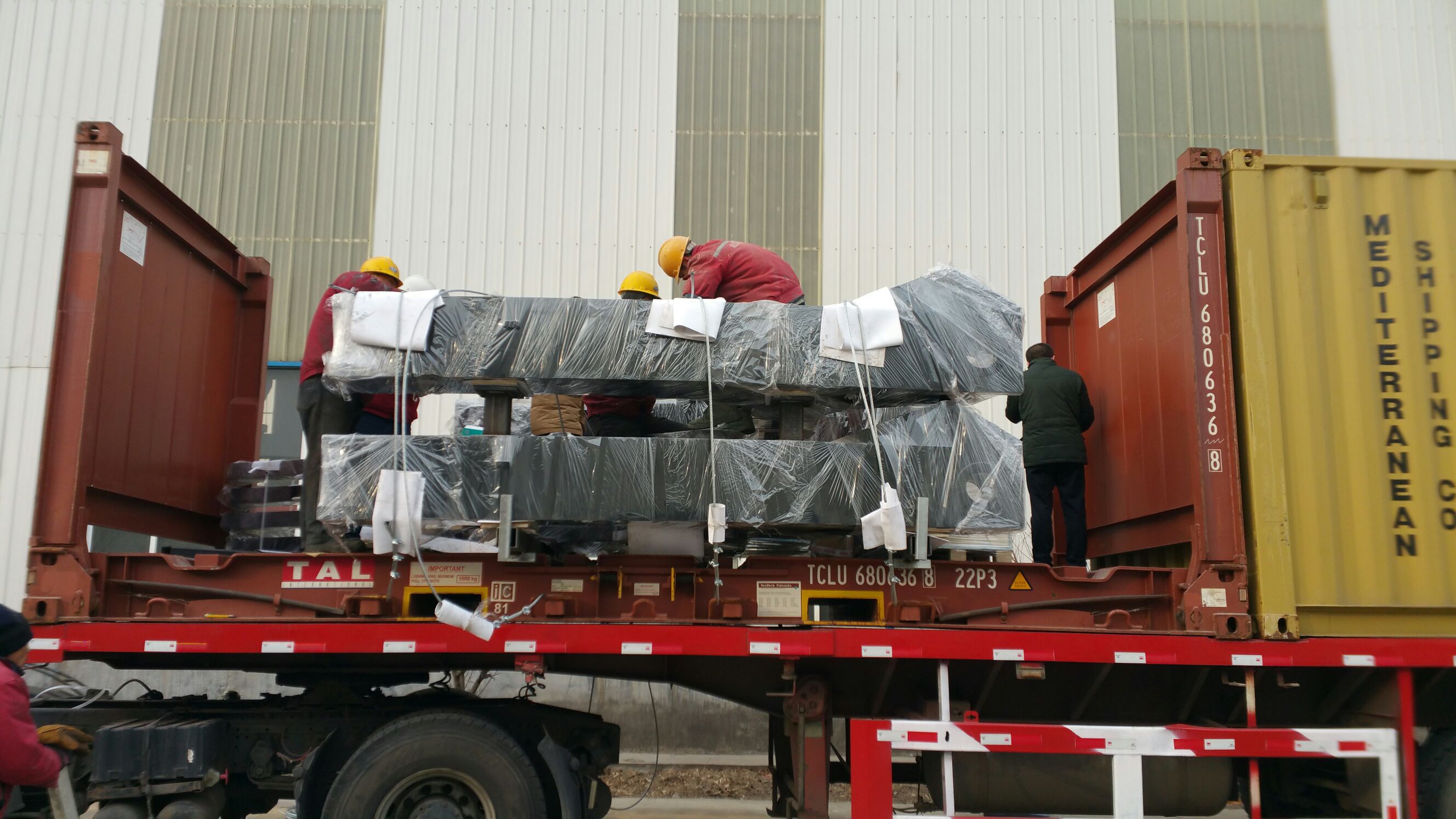 Steel structure container loading