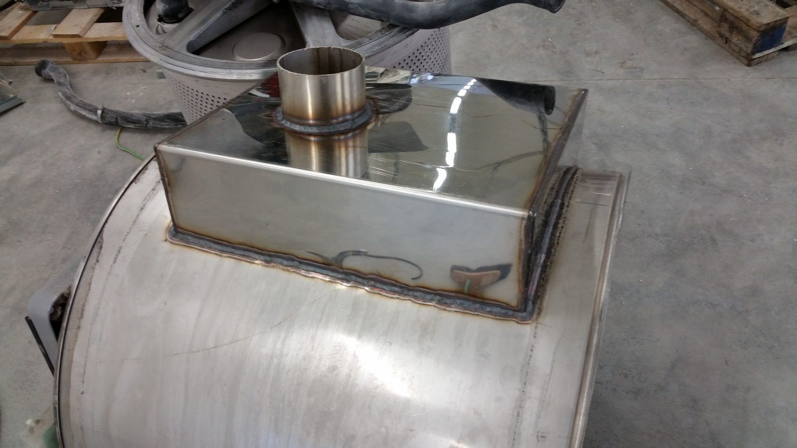 Stainless steel welded assembly polished